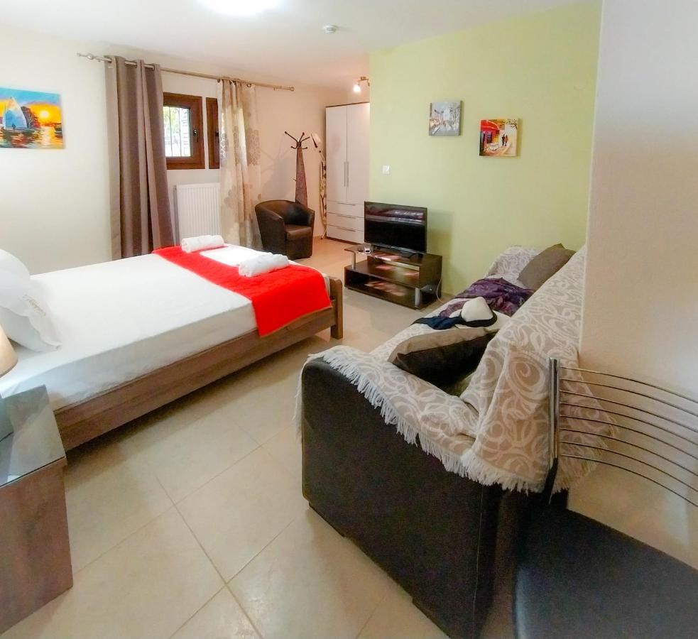 Sundays Family House/Studio นิกิติ ภายนอก รูปภาพ